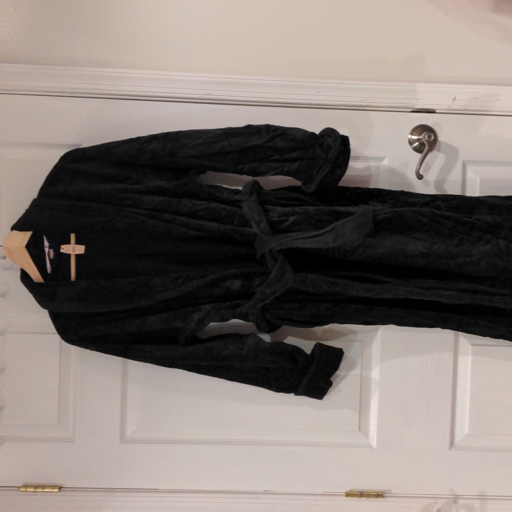 NWT black velvet Victoria's secret robe with side pockets.
